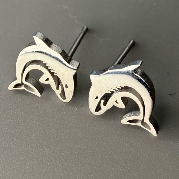Stainless Steel Waterproof Shark Stud - Picture 7 of 7